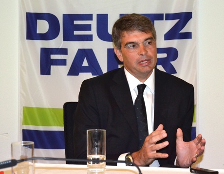 lanacion-180226-Lodovico Bussolati-sdf.jpg (52381 bytes)